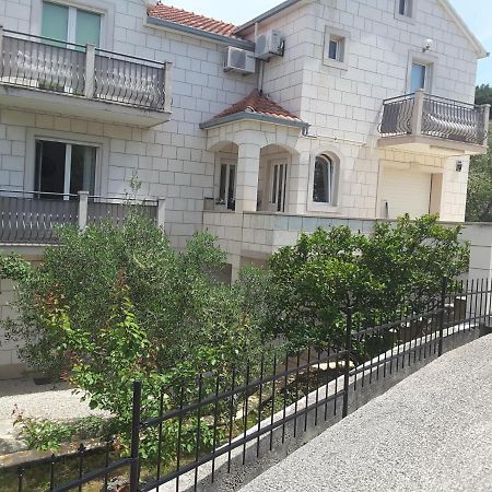 Apartments Nives Supetar Exterior photo