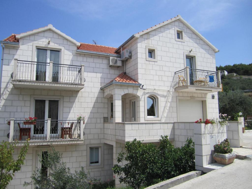Apartments Nives Supetar Exterior photo