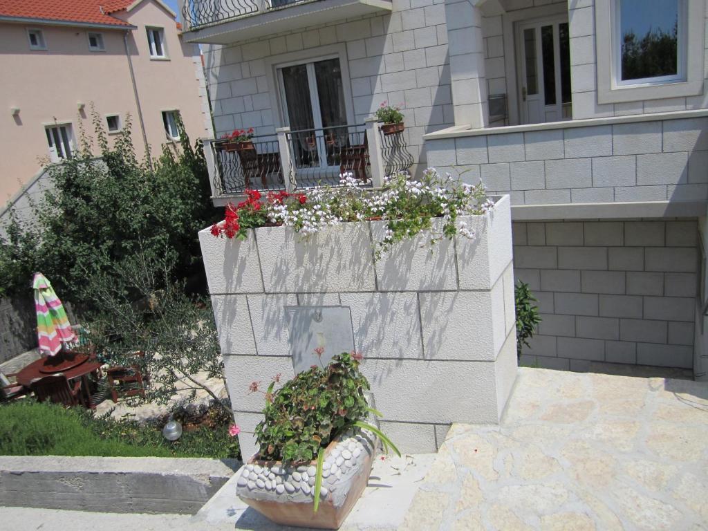 Apartments Nives Supetar Exterior photo