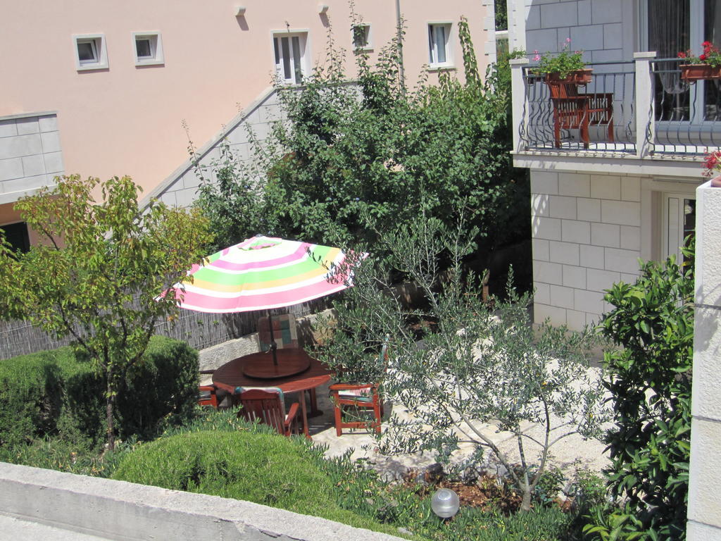 Apartments Nives Supetar Exterior photo