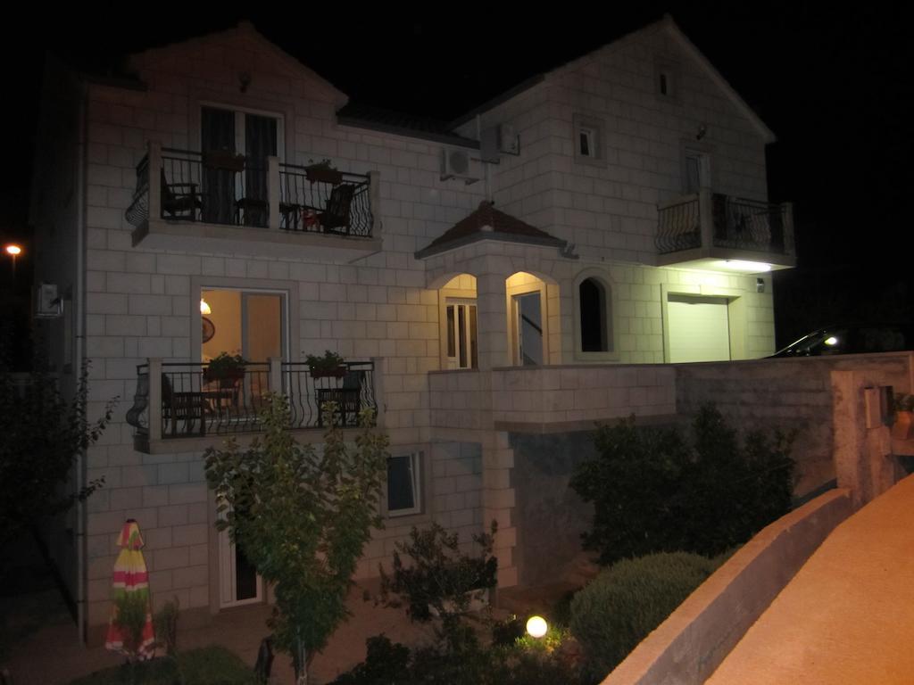Apartments Nives Supetar Exterior photo