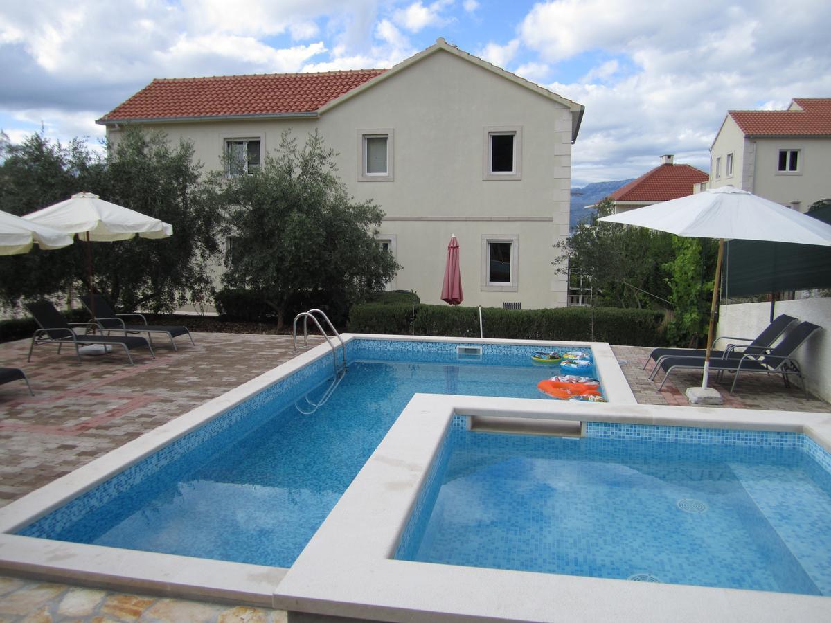 Apartments Nives Supetar Exterior photo