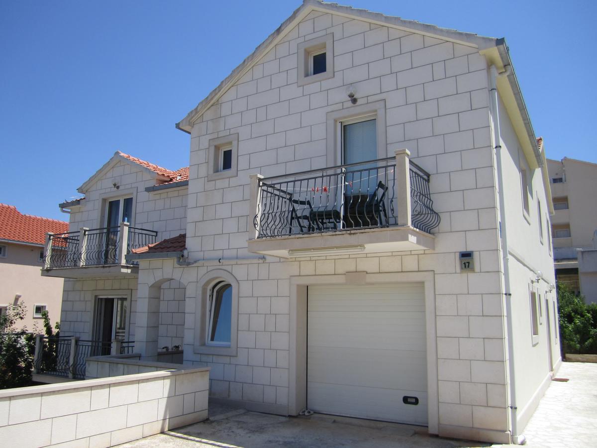 Apartments Nives Supetar Exterior photo