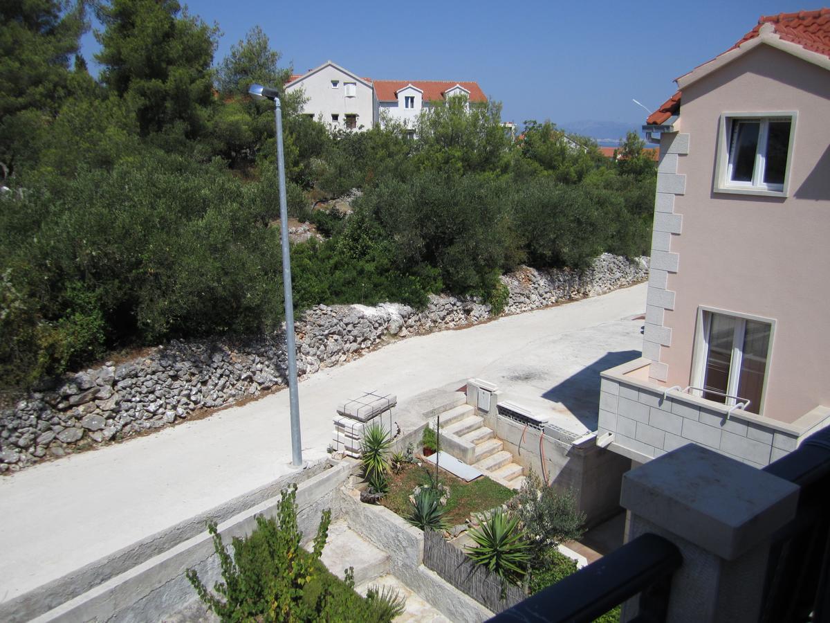 Apartments Nives Supetar Exterior photo