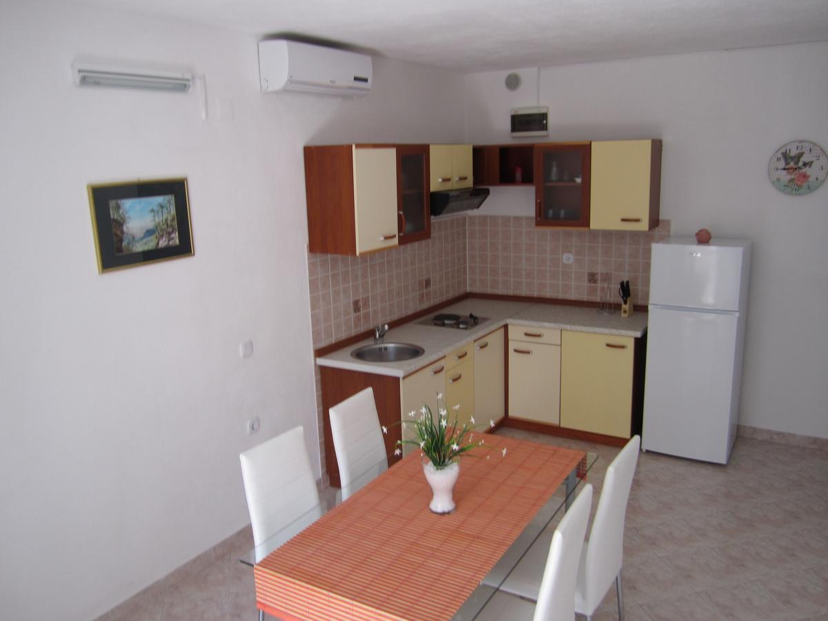 Apartments Nives Supetar Exterior photo