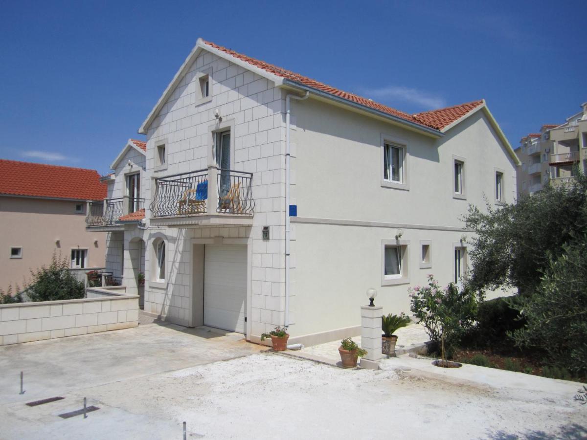 Apartments Nives Supetar Exterior photo